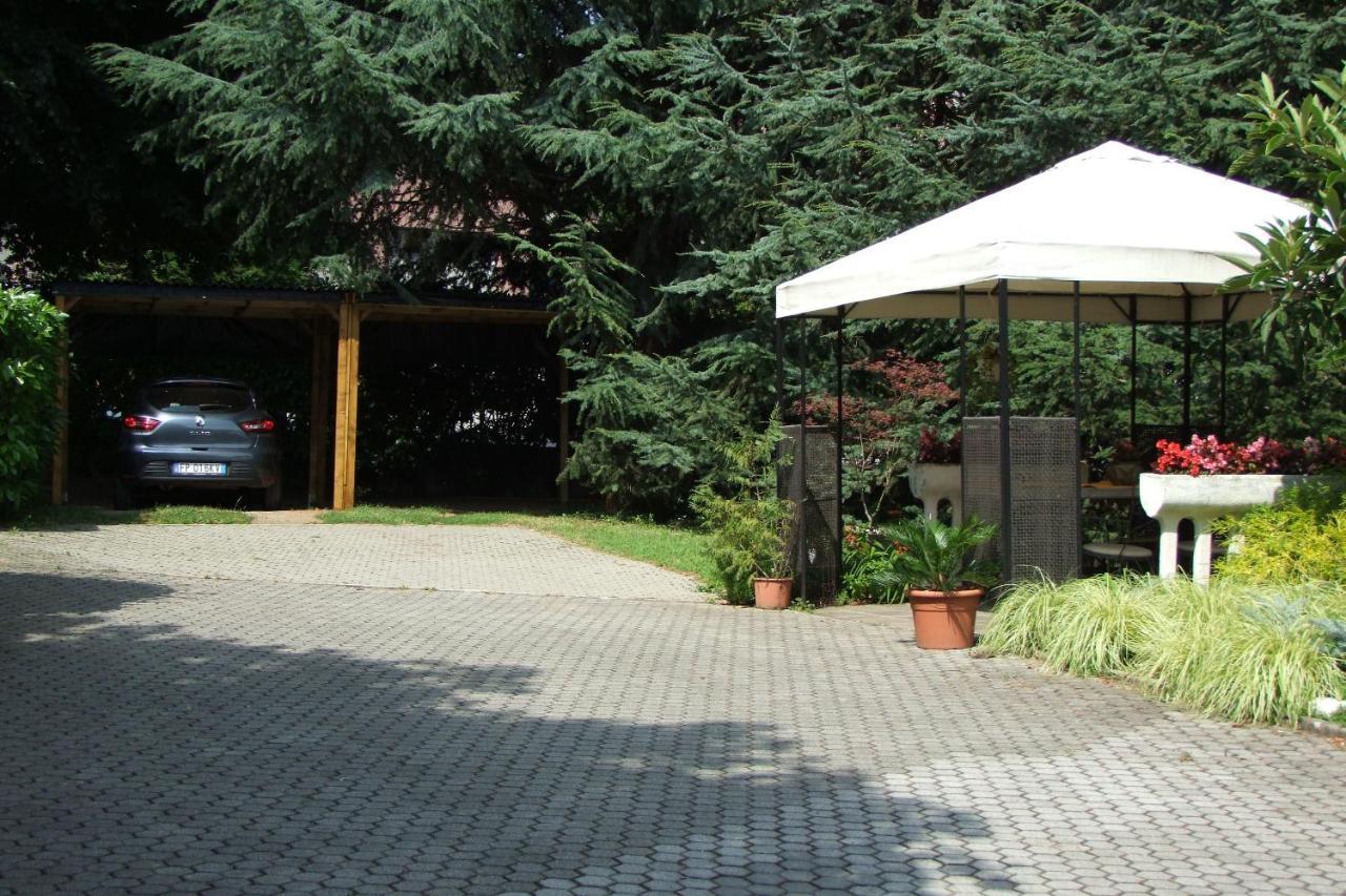 Monolocali In Casa Con Giardino Bellagio Apartment ภายนอก รูปภาพ