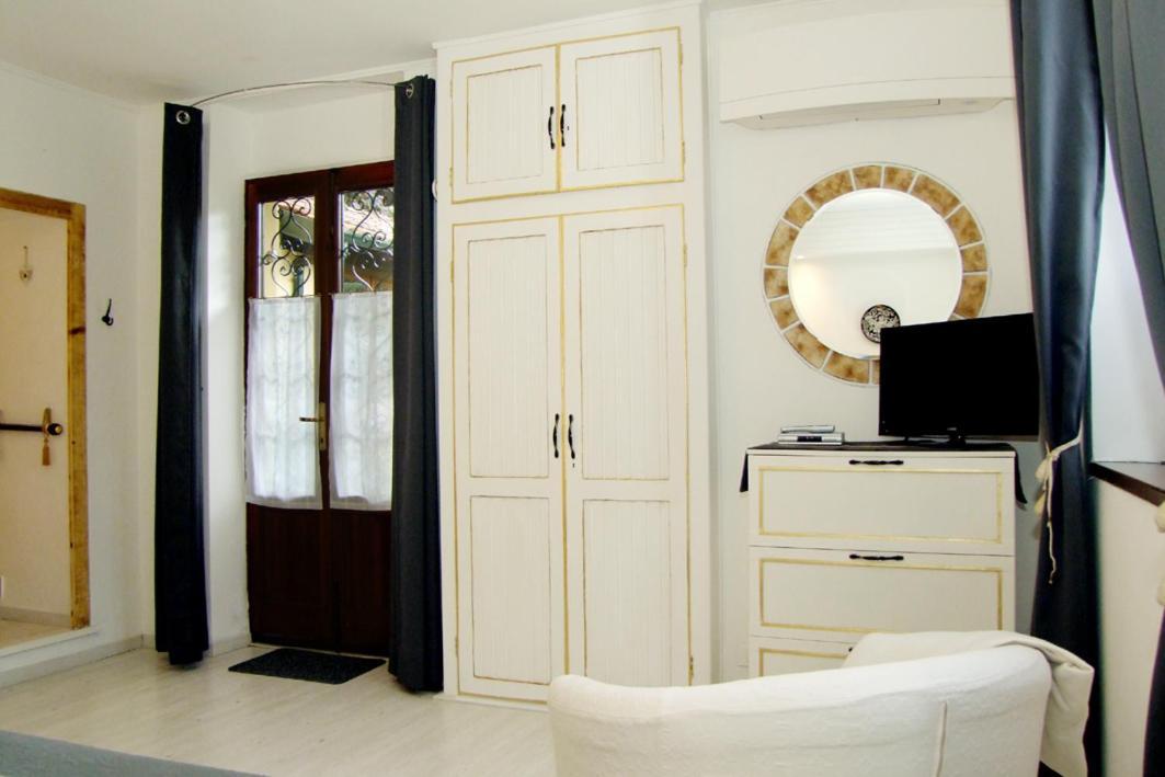 Monolocali In Casa Con Giardino Bellagio Apartment ภายนอก รูปภาพ